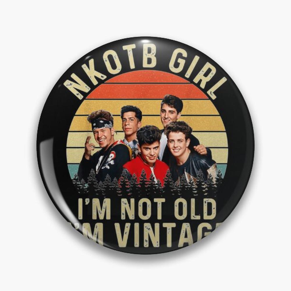 Retro NKOTB Girl I'm NOT Old   - Vintage Collectible Buttons recension och pris
